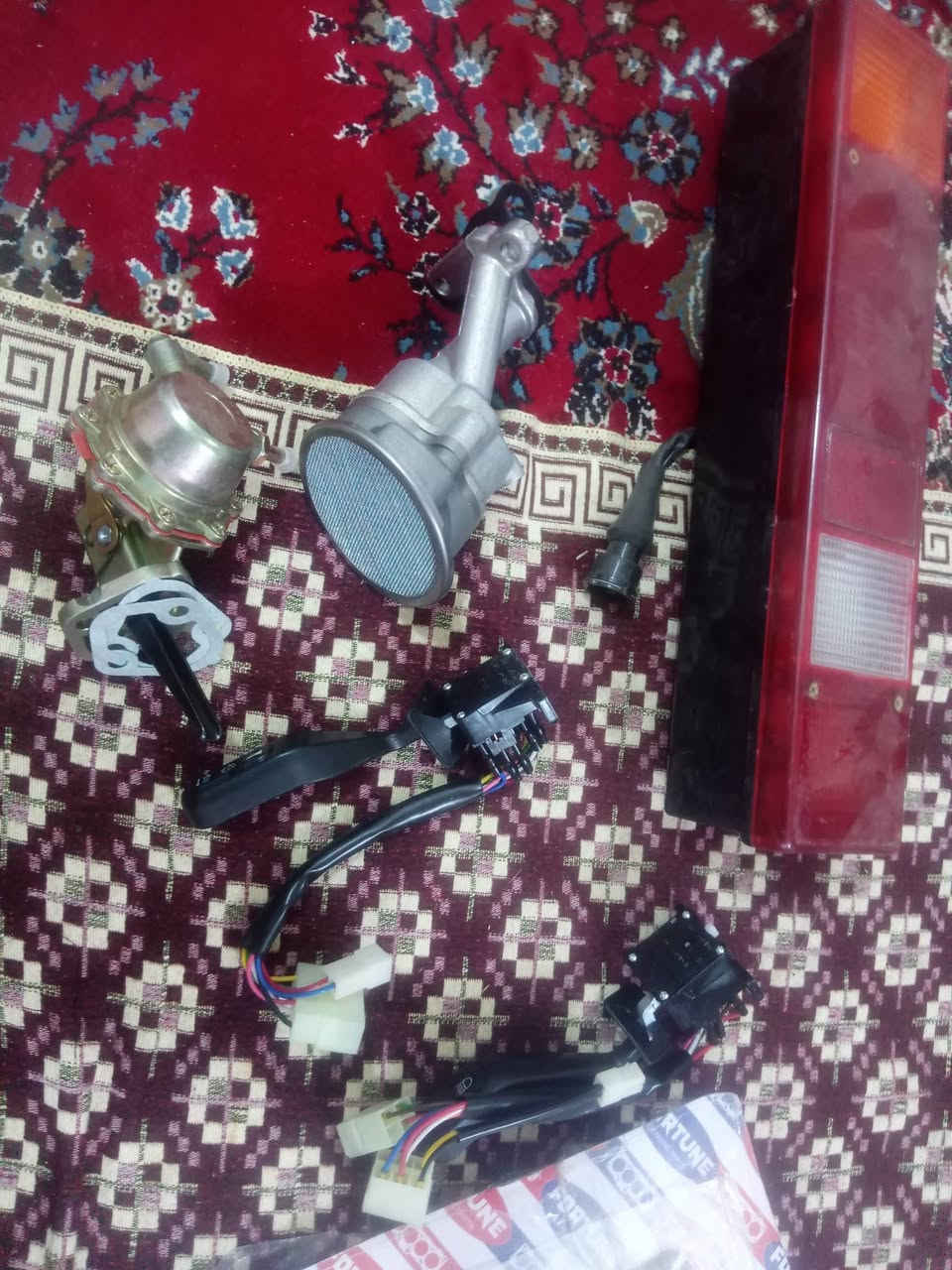 السلام عليكم غراض سياره روسيه اويل بم فيت يدات أشاير مع بك لايت للبيع كله جديد واصلي ***********
