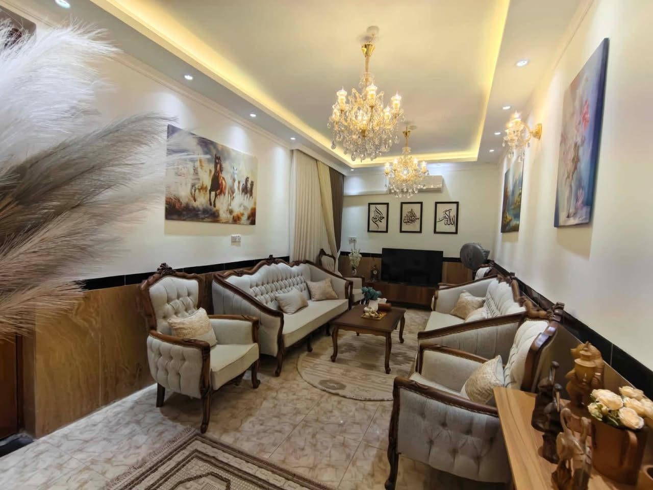 ⭕️دار للبيع في حي الكرامة على شارع اليهودية مباشرة 

⭕️المساحة ١٦٥م زراعي الواجهة ١١م

⭕️بناء ٢٠٢٠ 

⭕️الطابق الارضي يحتوي على صالة وهول ومطبخ وغرفة نوم ومجمع صحيات 

⭕️الطابق الثاني يحتوي على ثلاث غرف نوم ومجمع صحيات 

⭕️لطلب السعر مراسله الصفحة او الاتصال على الارقام 

*نستقبل جميع عروضكم السكنية 🏠 والتجارية 🏡 بكافة مناطق الحلة 
……………………………..
للمزيد من المعلومات⬇️

*مراجعة مكتب بابل الكائن في شارع ٦٠ مقابيل حلويات ريف دمشق اوكراج ناجي كماش سابقاً او الاتصال ☎️ 

***********ابو احمدالاسدي  
***********احمد الاسدي
***********امير الاسدي
