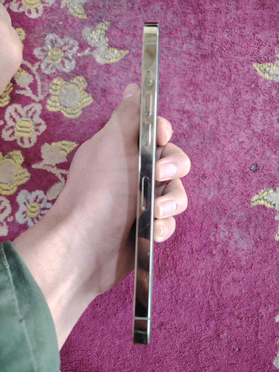 سلام عليكم ايفون12 برو ماكس بطاريه77 ذاكره256بس السماعه الي يم لايسي عاطله للستفسار التصال على الرقم***********
