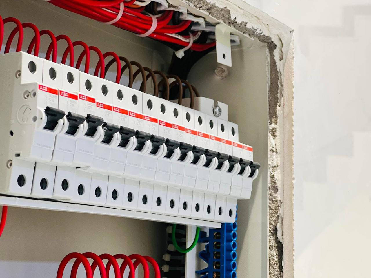 تفضل حبيبي  قريب عليك 

***********

شغلي كهرباء +صحيات
