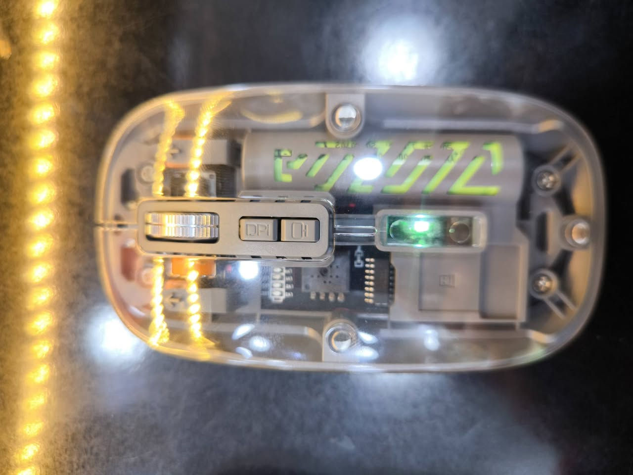 ماوس ماركة أصلية 
لمس سريع كلش واستجابة قوية
بي زر DPI تگدر تغير السرعة حسب راحتك
شحن Type-C 
يبقى بالشحن تقريبًا 8 ساعات
تصميم شفاف حلو ويا إضاءة LED 
نظيف وما بي أي عطل، واللي يريد يراسل خاص 🤍


**إذا كنت صاحب هذا الإعلان وتريد حذفه لأي سبب، رجاءا أرسل رسالة إلى الدعم الفني**