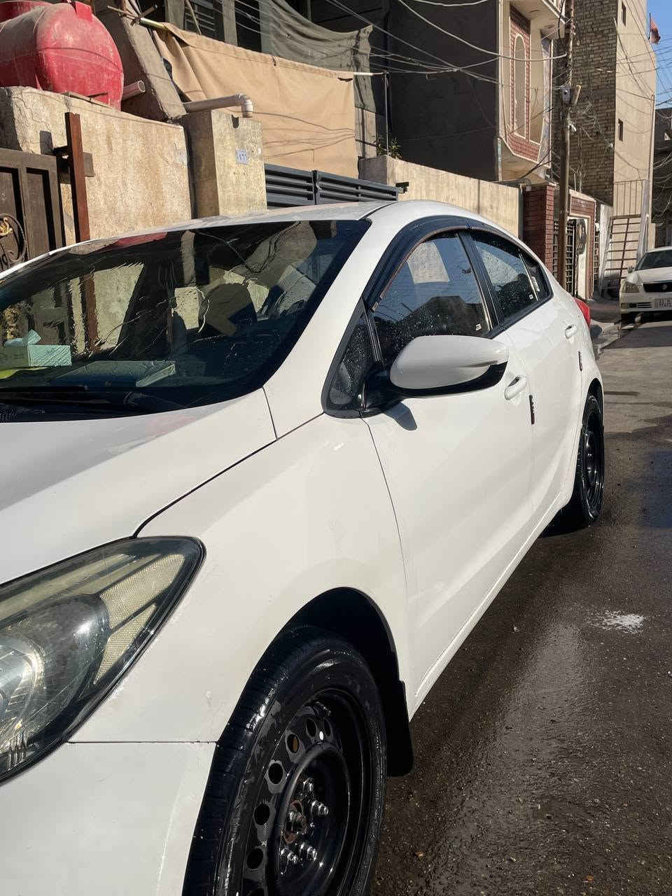 كيا سيراتو موديل ٢٠١٦بيها ٣ قطع السياره جاهزه صدر أمامي خلفي كامل منظومه ماء جديده منظومه بانزين جديده  باتري جديد قبل اسبوع السياره جاهزه من الاخير السعر ١١٥ وبيها مجال اتصال ***********  او واتس اب ***********
