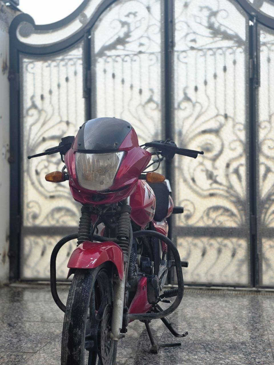 السلام عليكم 
للبيع سايم كير شغال صلف وهندر يحتاجلة بعض الترتيبات
السعر 600 
للإستفسار الاتصال على صاحبة***********
