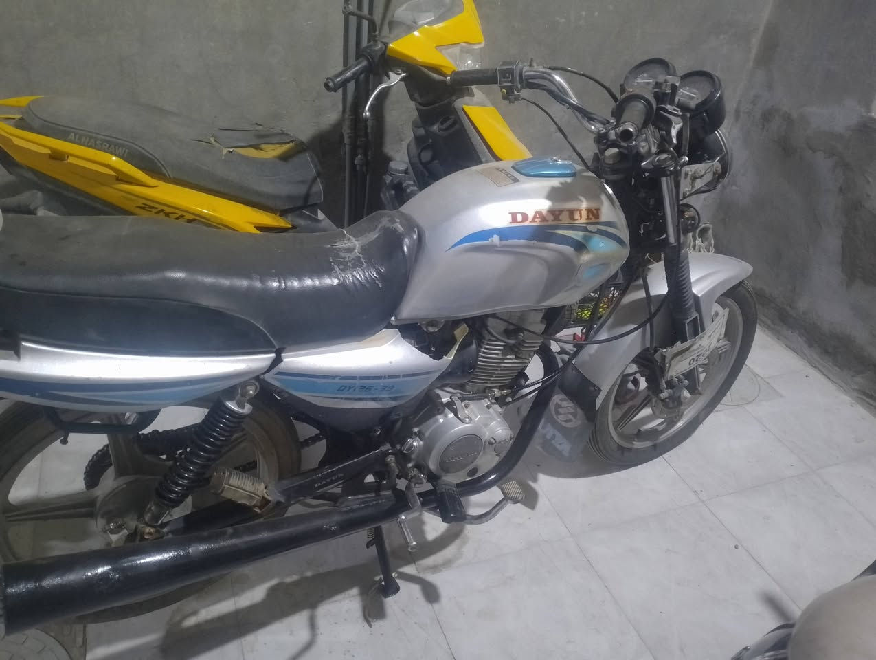 السلام عليكم
دراجه دايوان 2019 طالعه ب2021
محرك مامفتوح سلف . كيج لايت هورن شغالات.
نقصها بك لايت صفاحيات سوبايه ..
***********
