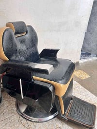 كرسي حلاقه • نقص بسيط • مستعجل