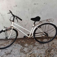 بايسكل للبيع حجم 27 ياباني متروك بس الستان مالته فالت مابي شي جديد نضي...