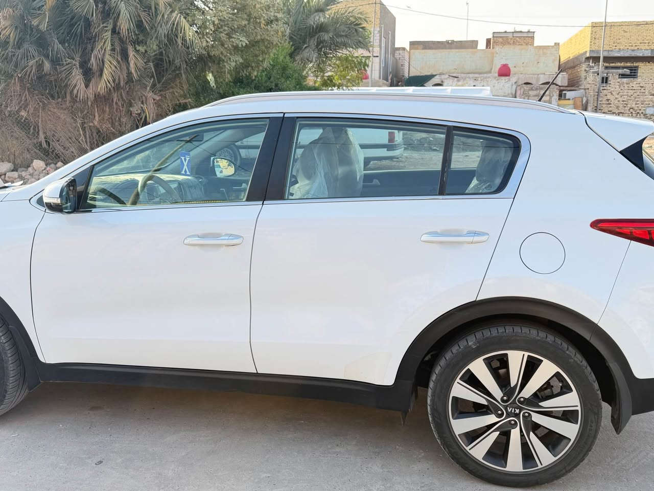 السلام عليكم (للبيع)
كيا سبورتج 2017 خليجي رقم اربيل  سنويه جديده
السيارة نضيفة جداً السعر 180 ورقه السياره كفاله من الصبغ والتبديل فقط بارد قليل مثل ماموضح بالسونار ومكانه بالديوانية مركز المحافظة *********** 
***********
المواصفات 

محرك 2000 دوش
كير محرك كفالة مامفتوح
بنراما فتحتين
قطعتين تبريد
تحكمات ستيرن
كامرة
حساسات امامي + خلفي 
كشنات جلد 
انضمة قيادة 3
ويل حجم 19
اشاير بل مري 
مرايات شفط
اشارت ترحيب 
زراك لايت بلادي 
حداديه امامي وخلفي جديد 
سياره كل نقص مابيه ديوانية, القادسية
