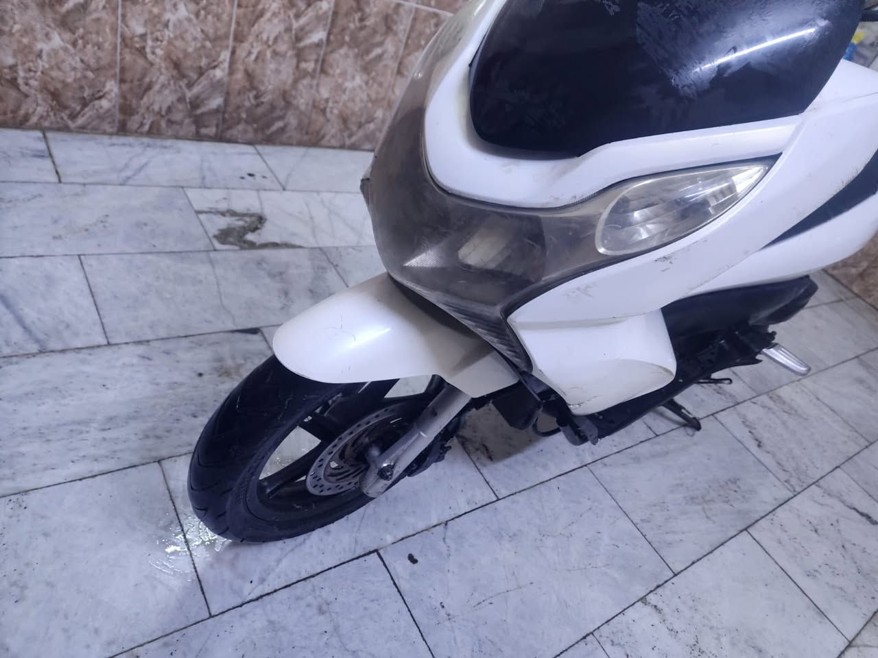 سلام عليكم جيل اول للبيع شغالة وتمشي ومابيها شكال بس ابيع كوم حديد السعر ٦٧٥ مكانها بغداد  رقمي ***********
