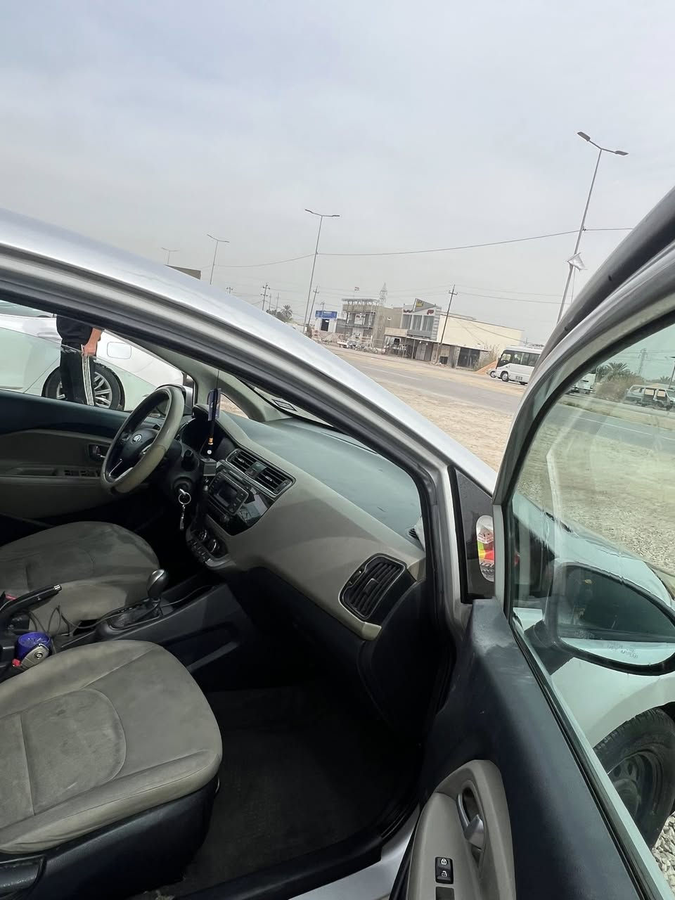 كيا ريو 2017 أمريكي
لون سلفر
| رقم بغداد

 السعر: 80 وبيها مجال قليل جدآ

 محرك 1600 اقتصادي
 السيارة باسمي وجاهزة للنقل
 بدون ضربة نهائياً
 مصبوغة  اقل الحزام  (أثر جراد تجميلي)

⚠️ ملاحظة: بيها خيط بخار (مذكورة للأمانة)

 سيارة نظيفة ومناسبة للاستخدام اليومي
للتواصل ***********
مكانه بابل مشروع المسيب.
