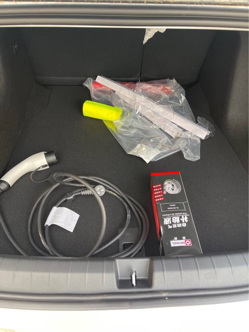 بی وادی سیڵ 05سەیارەکە سفرکیلۆ بەشەرت مەتەرە یەک  رۆژە رقەمی شکاوە 45میل رۆئشتەوەئەشیای کامل لەگەرە تۆزیک شوخوتی هەیە بستیک دەبیت سەر رەقمی پئشەوە تانکی بنزینی گەورەیە نرخی 114 سەیارەکە لەهەولیرە رەقم تەلە فۆن وتسئاپ ڤای بەر *********** أربيل, العراق
