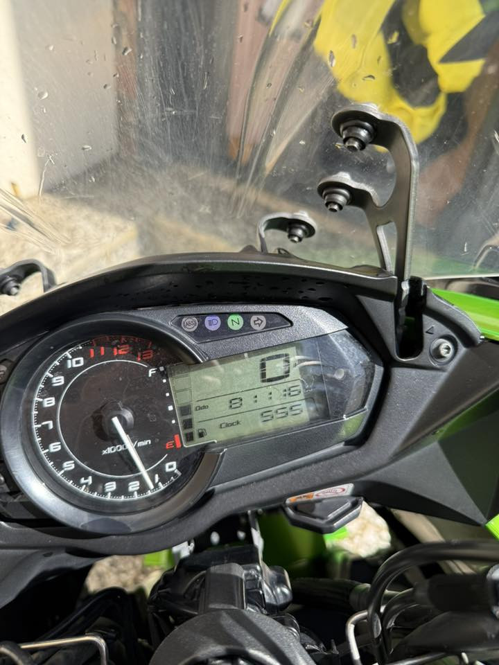 كوازاكي نينجا ٢٠١٦ محرك ١٠٠٠  حالة الوكالة مامفتوح بي برغي واحد بي فقط اشارة مكسورة وبعض الشخوط البسيطة في الكفرات لايت اصفر بلادي بدون رقم على حالته  من اليابان  
السعر ٥٠ ورقة قابل للتفاوض 
للتواصل الاتصال على الرقم
***********
