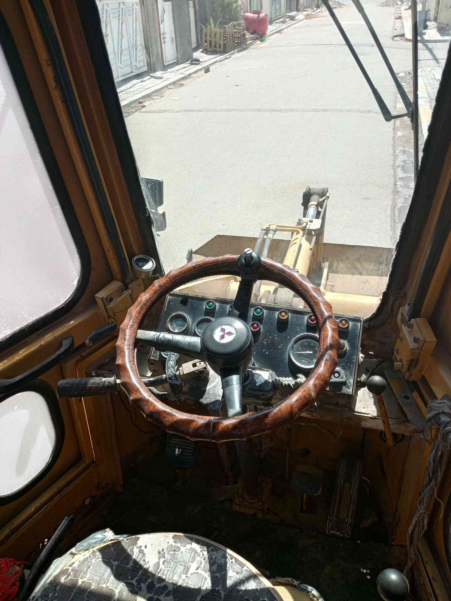 السلام عليكم شفل مسيبوشي 500 شفل جاهز للعمل اكسن كير شاصي مكينه مكفولات  راديتر واتربم باتري جدد رقم نجف (بسمي) مكان الشفل كربلاء تحويل ثاني يوم  السعر( 130 ) وبي مجال 
***********
