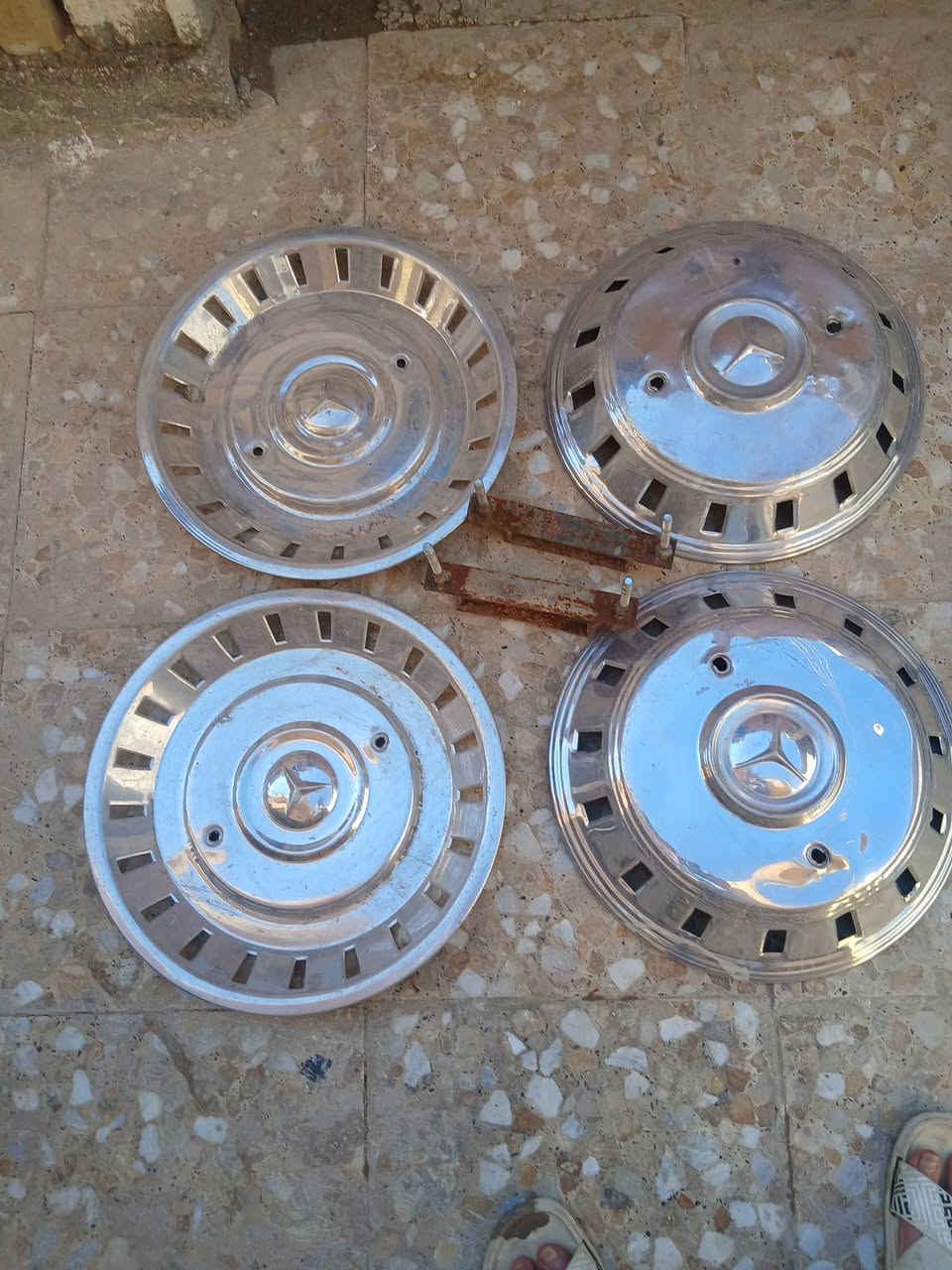 السلام عليكم كبات للبيع كوستر منوره واسطه المكان في كربلاء سعر 100$
***********
