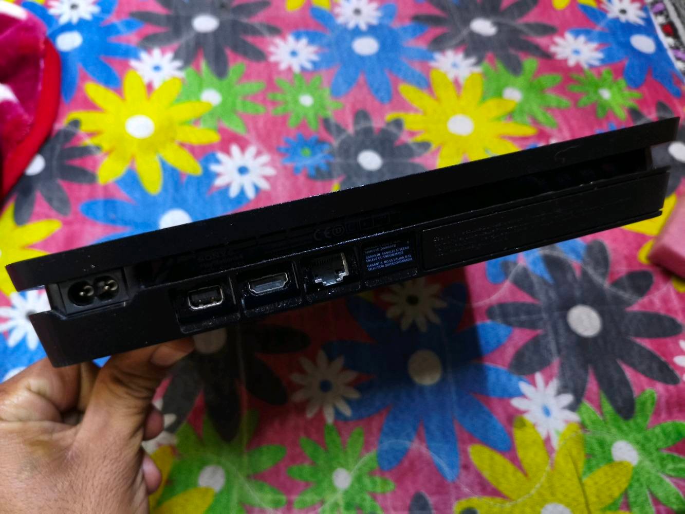 سلام وعليكم بلي 4 سلم الجاهز حديد ما مفتوح كارتونه وية وية طوبة شتريته 45  او درايفر شتريته 25 او محكه شاحنات35 وهاي الحرب شتريته 30 مترجمه بل عربي وية يدة مال بلي 5 اشتريته اب 40 او يدة اصلية او يدة عادية يغني 4 اقراص او 3 يدات مكاني معقل قرب مغتسل البله  يعني بس الغراض مشتريهن اب 175كله جديد  (275سعر)  ***********