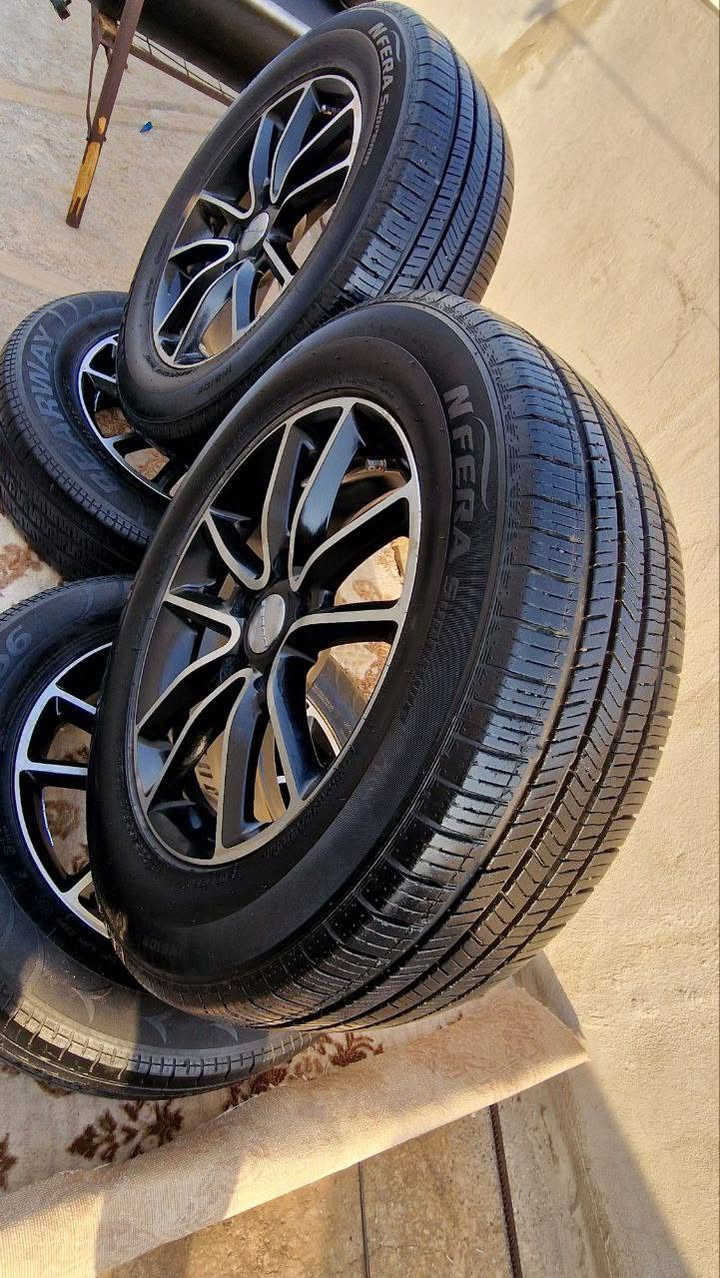 سلام عليكم 
للبيع تخم ويل حجم 17 اصلي اصلي شركة نضافه 100.100 ترهم على دوج (( جورني + كرفان)) ويها تخم تاير نضيفه جدا اربع حساسات بيهم حتي بلنص هم سويته يعني بس تشد للسياره.. سعرهم ((340$)) دولار .. للاستفسار خاص اوو هذا رقمي 
***********
واتساب موجود بيه دهوك, العراق
