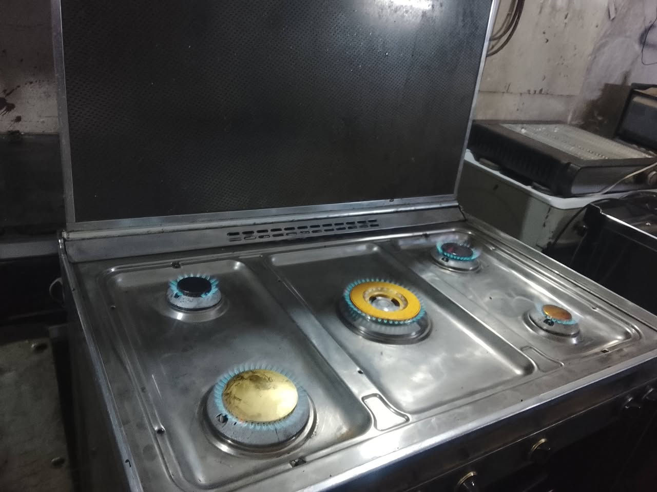 ورشه رائد العبيدي تصليح كافه انواع طباخات وصوبات النفطية والكهربائية والغازية توجد طباخات وصوبات النفطية البيع بسعر مناسب الرمادي التأميم القادسيه الثانيه مقابيل صيدليه الخليج ***********واتساب
