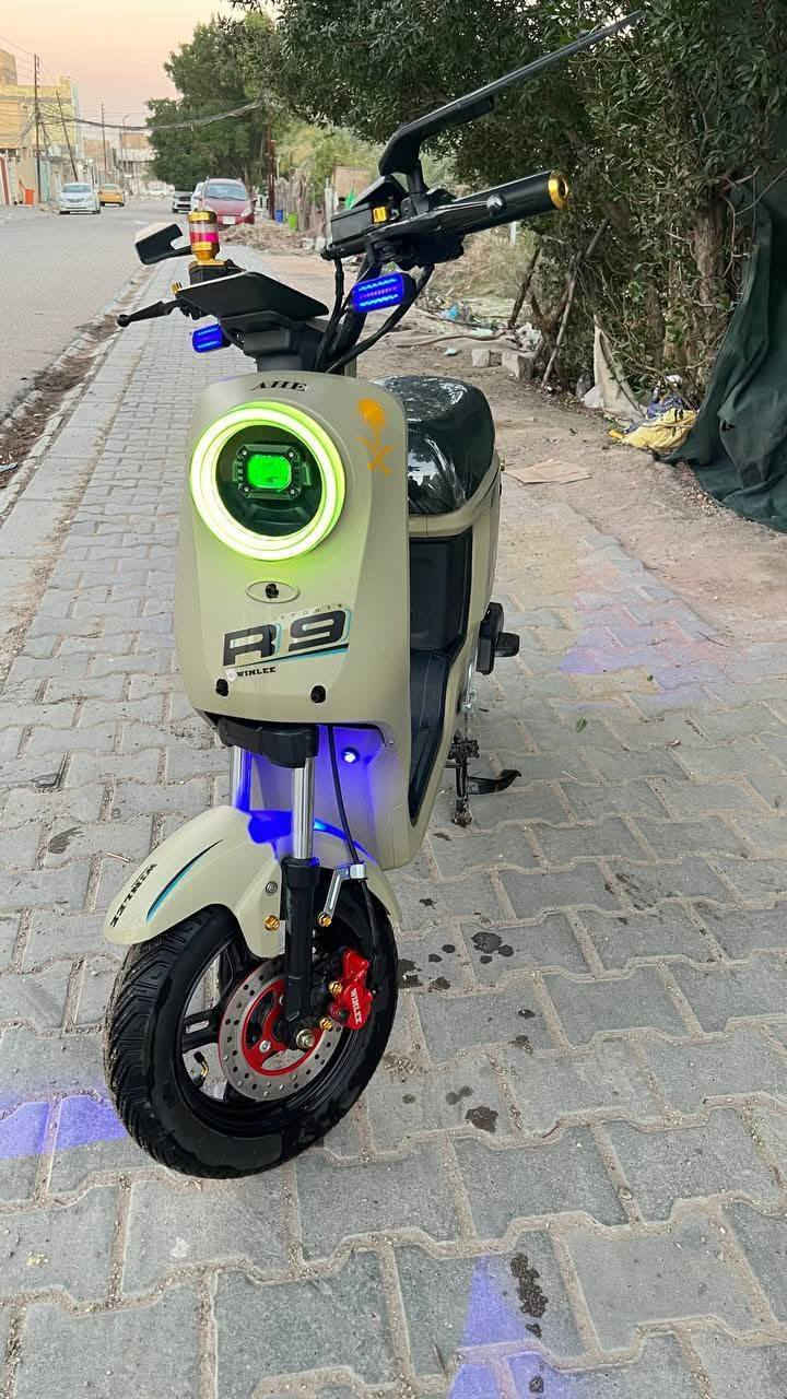 دراجه R9 للبيع موديل 2025 ماركة وينلي AHE سرعه 109 دراجه نضيفة كلش ما متعوبة وبيه تزويدات خارجيه بطاريات حجم كبير 22 واط غراضهه البلاديه كلهه موجوده السعر 500 وبيه مجال بسيط مكاني نجف حي المهندسين. واتساب ***********
