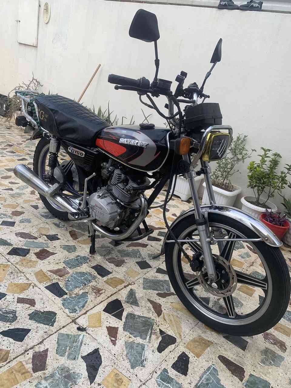 السلام عليكم للبيع دراجه سافين خمسه كير 2019 مكينه كبس اوراق كامله اي نقص مابيهه السعر 400وبيهه مجال بسيط المكان اربيل ***********
