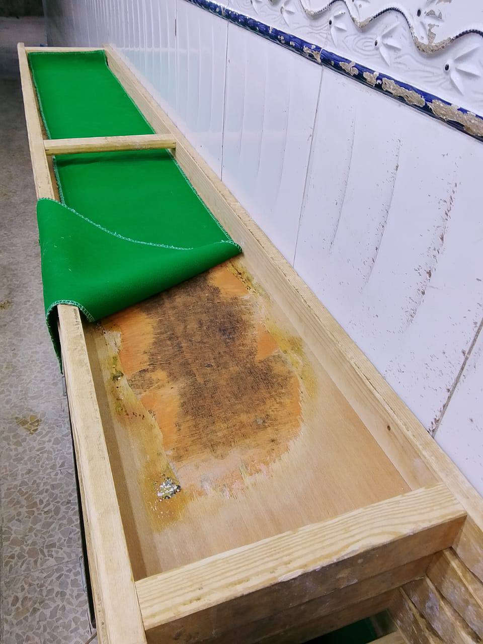 السلام عليكم طاوليات لبيع وهذا الرقم ***********
