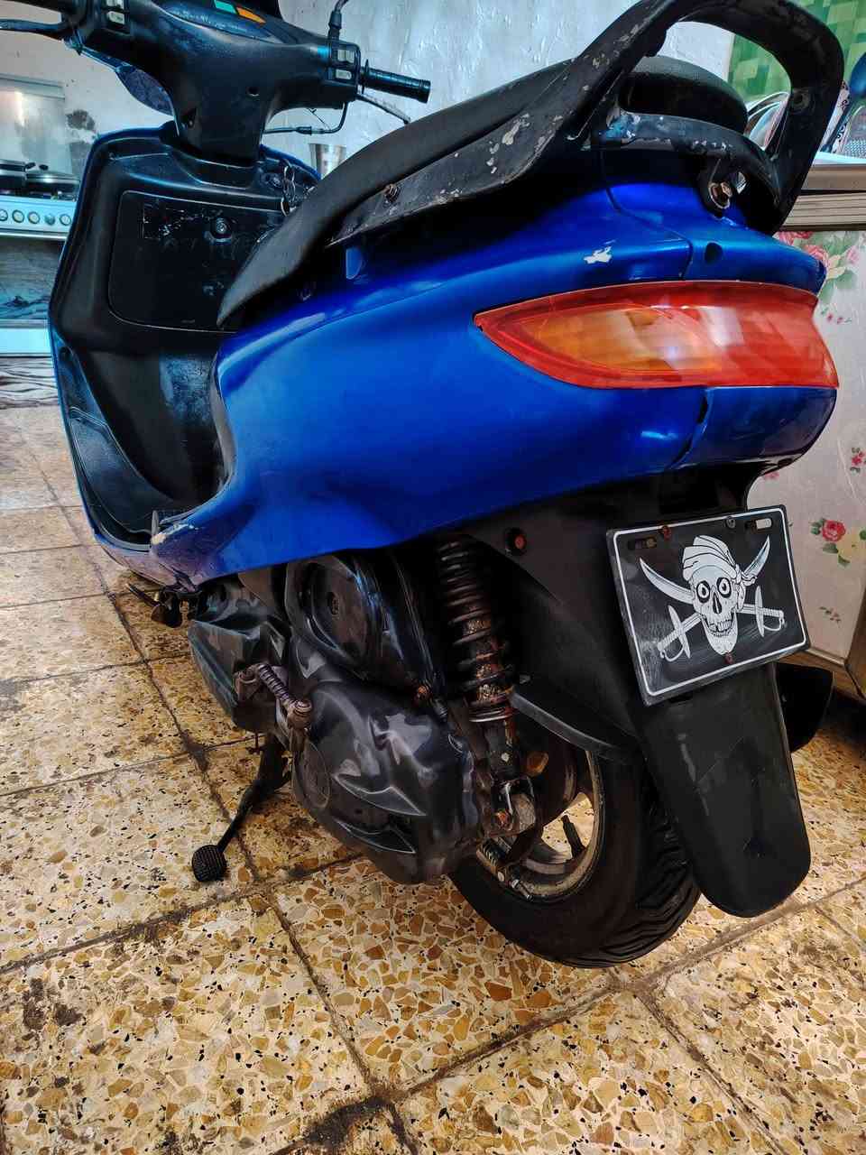 السلام عليكم دراجه فراشه للبيع دراجه كامله كلشي شغال محرك جديد ناعم كلش نكره سلف وهندر السعر 350 وبيها مجال مكاني بالحله بالثوره ***********
