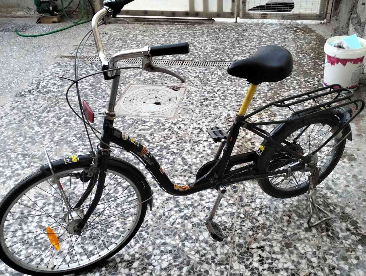 السلام عليكم بايسكل برجستون ياباني اصلي گير وعگرب وحساس داينمو شغال السعر 70 وبي مجال بغداد المشتل رقم الهاتف ***********
