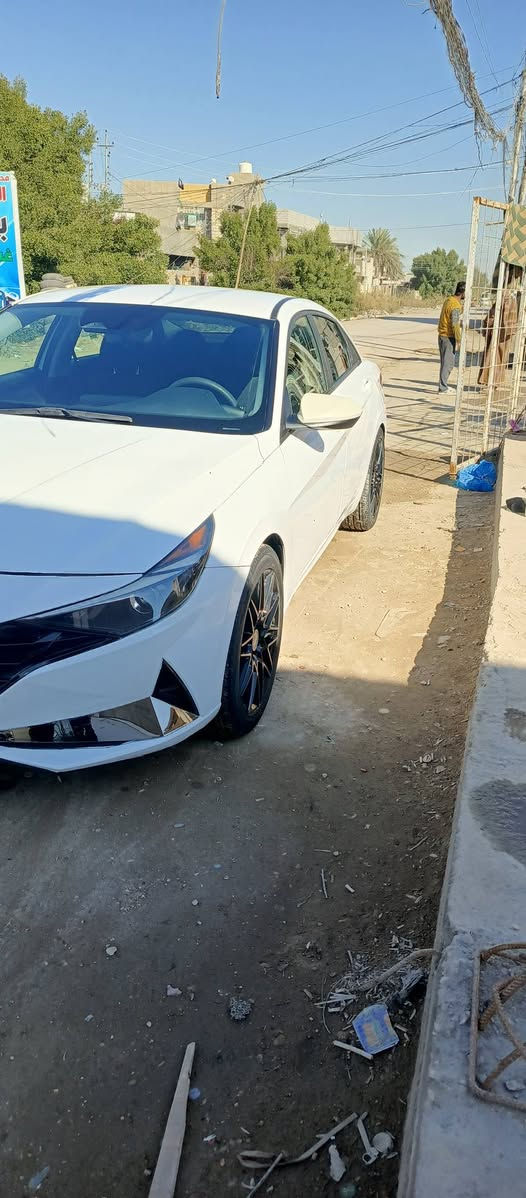 السلام عليكم
للبيع النترا 23 امريكي رجائن اقره المنشور واتصل اذا شراي السونار مرفق باوعله زين  السياره ماشيه 32 محرك 2000 دوش حادثها جدا بسيط شخوط وبارد بالجاملغ وخشم البنيد بس صابغيها صفحه بالامارات مواصفاتها كالتالي 
تحكم ستيرن جهتين
مثبت سرعه 
قياده ذاتيه
تحديد مسار تنبيه
تدفئه كشنات وسترين
3 كامرات امامي وخلفي وداخلي 
رادارات 360 درجه
مانع انزلاق 
بصمه ابواب
بصمه تشغيل
تشغيل عن بعد 
توقف ذاتي اذا احد صار كدامك او ردت تلوف توكف
ثلاث وضعيات قياده سبورت ونورمن وسمارت
 ويل عنكبوت تاير عريض رياضي
السياره جديده وحلوه ومابيها اي نقص
مكاني كربلاء سعرها مناسب 137 بيها مجال حك الجيه خاص ماعندي 
اتصل وبيك خير وتدلل ***********
