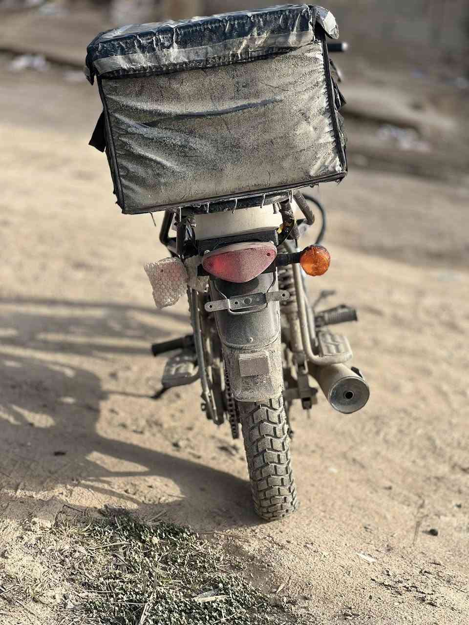 سلام عليكم دراجه بوكسر موديل ٢٠٢٣  بدون رقم ولا أوراق اكفلكياسرقه وعشائر دراجه خير من الله شلعه ومعدل 
الدراجه اشتغل بيه دلفري ما موكفتني السعر ٨٧٠ لاستفسار الرقم*********** الموشراي لا يتصل
