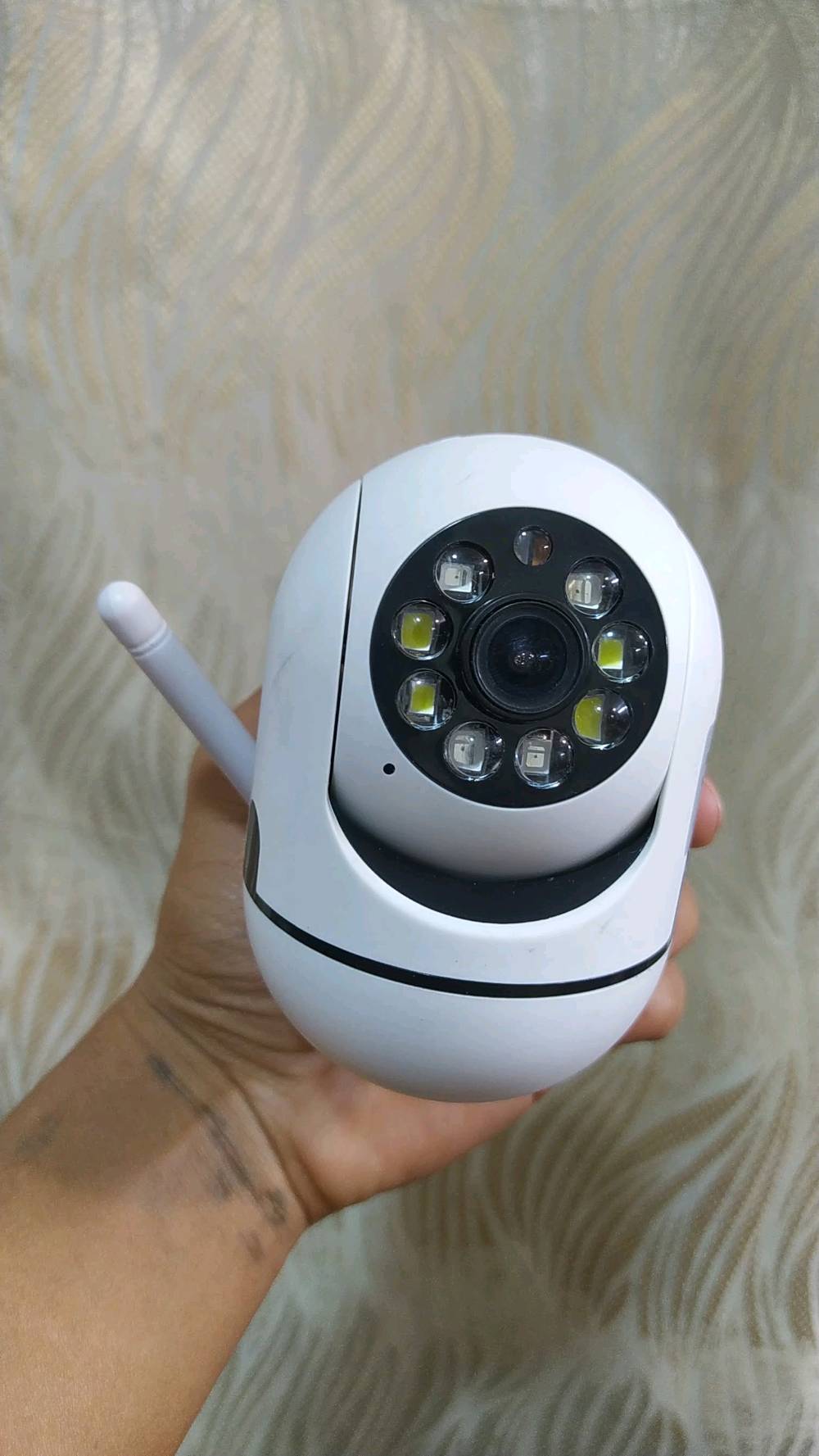 كامره مراقبة صغيره منزليه تستخدم لمراقبة الاطفال او اي شي انت تريده 