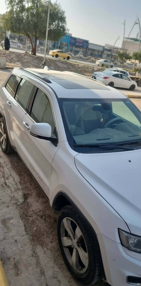 تحية طيبة 
جيب كراند شيروكي خليجي لمتد 2015
بانوراما 
بصمه 
محرك 3600 
فور ويل 
ويل كب 20 
ماشي 180 الف 
السيارة جاهزة .حدادية + تخم تاير + سيرفس كامل للمحرك 
مكان السياره محافظة واسط 
اي استفسار الاتصال على 
***********
***********

