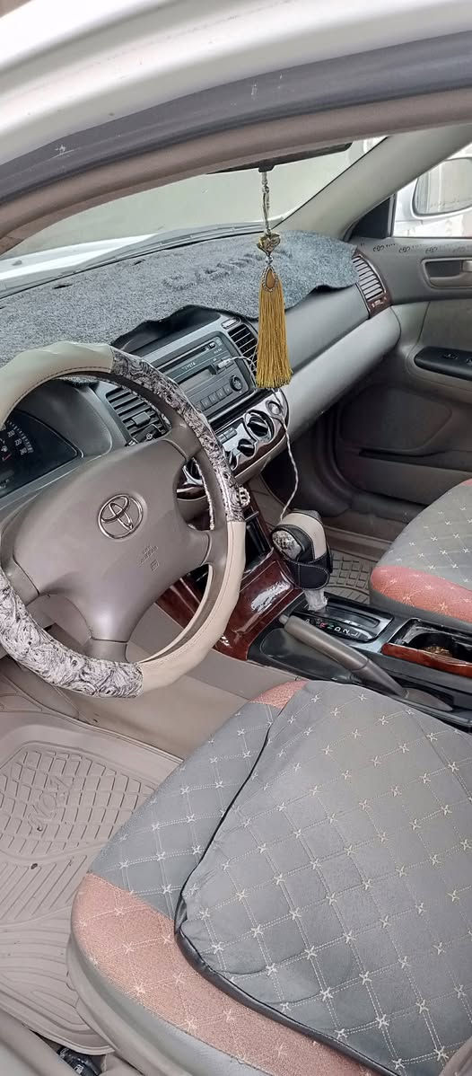 السلام عليكم كامري للبيع 2006 رقم سليمانيه انكليزي بسمي مكينه 20400 تخم تاير باتري جديد تدفئه تبريد كلهه شغاله الدعاميات مصبوغات السياره حيل حلوه ونظيفه تحويل مباشر السعر 115 وبيها مجال اتصل ***********
