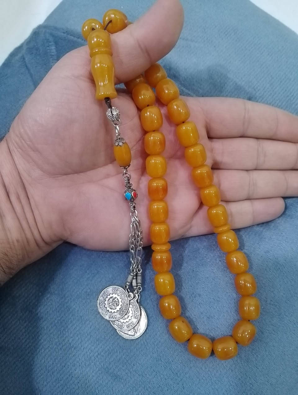 مسابح سندلوس الماني خراطه باكستانيه رائحه عكاب الطول 25 سم (وشم احمر بالحراره)السعر 25 الف واصل بغداد وللمحافظات ***********
