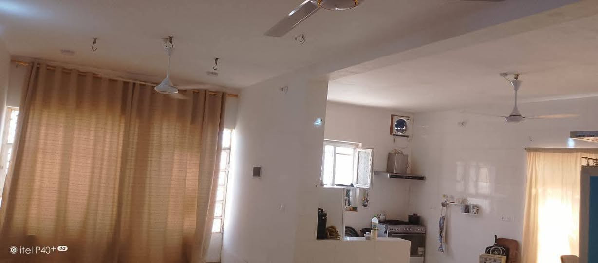 بيت طابو زراعي سند 25 بسمنه مداور مضمون
مساحة البيت 300 متر 

ثاني بيت عن الركن يبعد عن الروائي 15 متر

واجهة البيت ع شارع 8 مترات 

البيت يحتوي على 

غرفتين قياسهن 3ونص في 5 ونص 

كولدور مترين في 5 مترات 

مجمع صحي داخلي 5 مترات في 3 متر تقريبا

المجمع الصحي الداخلي مقسم الى 3 اقسام 

مقعد غربي ودوش دفن  والقسم الثاني مقعد شرقي

القسم الثالث مغسله وغساله 

ارضية البيت كلهه نوع واحد بورسلين ابيض 

كهرباء البيت دفن درجة الى 

مجاري البيت الثقيل معزول وحد والخفيف على جهه

ماي اساله 3 امتار عن البيت ومولده قريبه 

صاله 10 متر في 3.5 متر 

مطبخ سيراميك ارضية وجدار حار وبارد مفتوح على الصاله 

قياس المطبخ 8 مترات في 3.5 

براني خارجية قياس 7ونص في 3.5

مجمع صحي خارجي 

البيت قرب السيطرة مال سومر على طريق المشاية 

السعر 65

يرهم بيع او مراوس 

تواصل خاص لو التصل عل رقم ‪***********‬‏
