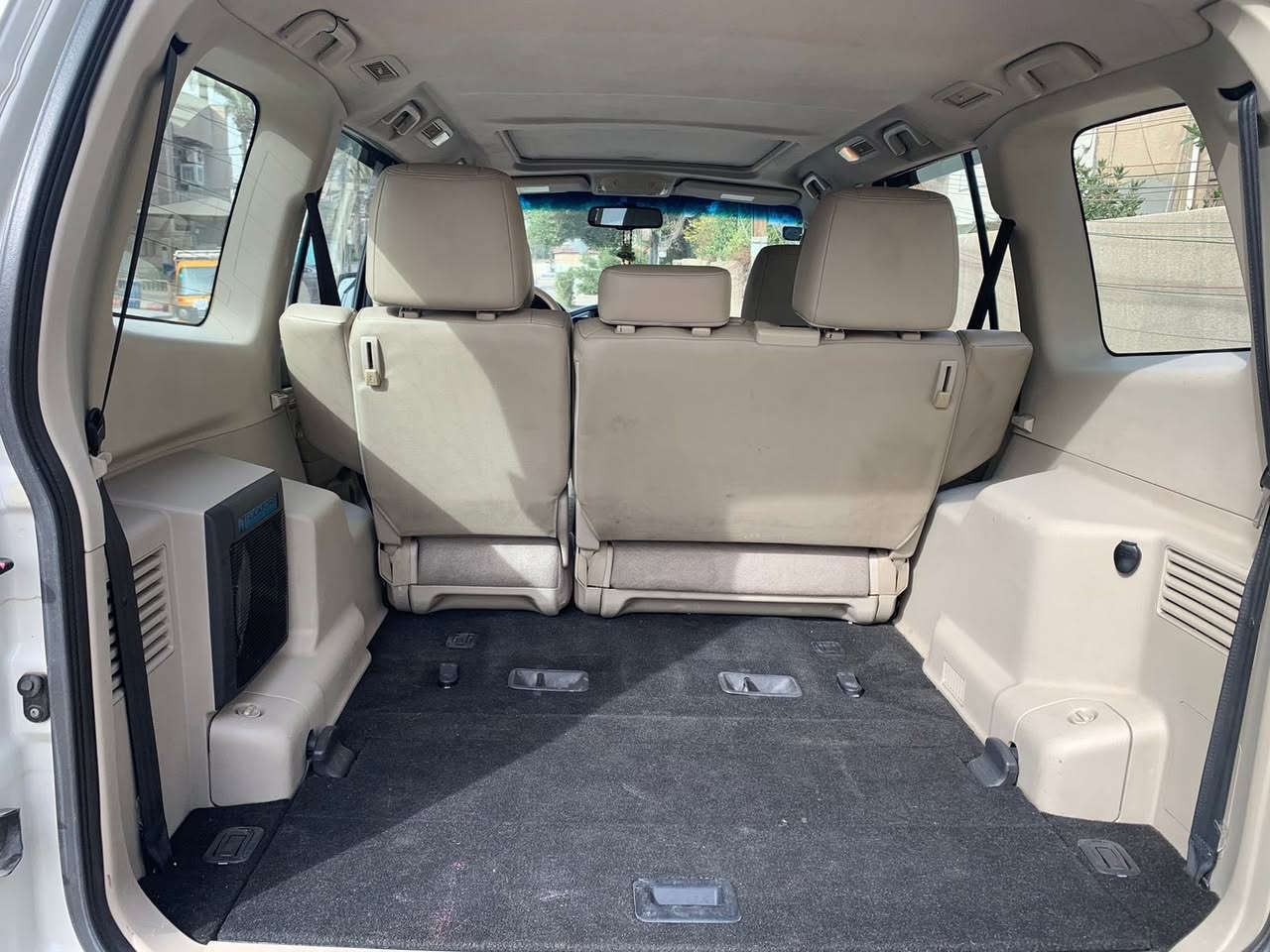 السلام عليكم
باجيرو 2015 حبتور 
السياره فول مواصفات مكفوووله
-جلد
-فتحت سقف(سلايت)
-حساسات
-كامره خلفيه
-محرك3500
فول مواصفات الحبتور
السياره جديده ونضيفه 
تخم تايرات جديد
ادامه المنظومة الوقود كامله 
السياره ماشيه 82 الف قابل للزياده
رقم بغداد باسمي التحويل ثاني يوم
سعر السياره (20،000$  )
وبيها مجال ان شاء الله
مكان السياره بغداد الرصافه 
الاستفسار الاتصال على الرقم
***********
