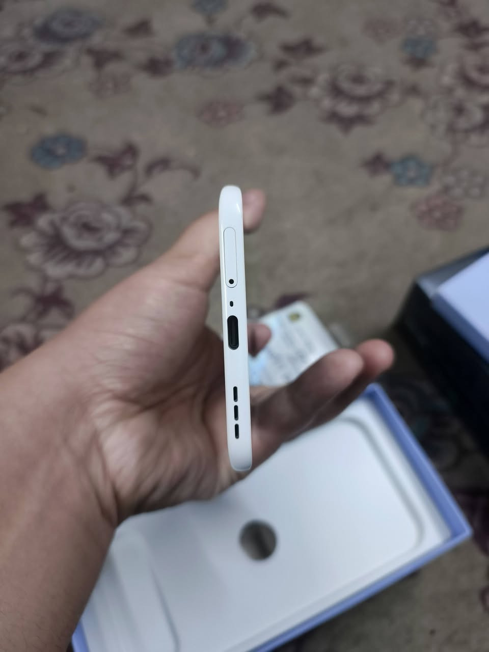 سلام عليكم جهاز بوفا سلم جهاز جديد مجرد بس مفتوح من كارتونه كامل ملحقاته شاحنه وكفر و كارتونه وبي ضمان شركه شخط واحد ما بي بطاريه 100 يشغل 90 فريم بوبجي ذاكره 256 وعشوائيه 16 وكامل مواصفات وجهاز يخبل سعره مناسب  رقم *********** واتساب فقط  توصيل موجود للجميع محافضات عراق وتدللون
