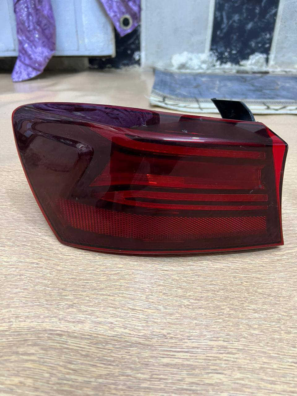 سلام عليكم للبيع بكلايتات لد فورتي ثنين يمنه ويسره المتحرك واحد ثابت جهت اليسره جديد مال تفصيخ الصلي مو تجاري مديل 23 / + ارضيات مكاني البصره الموفقيه  ***********
