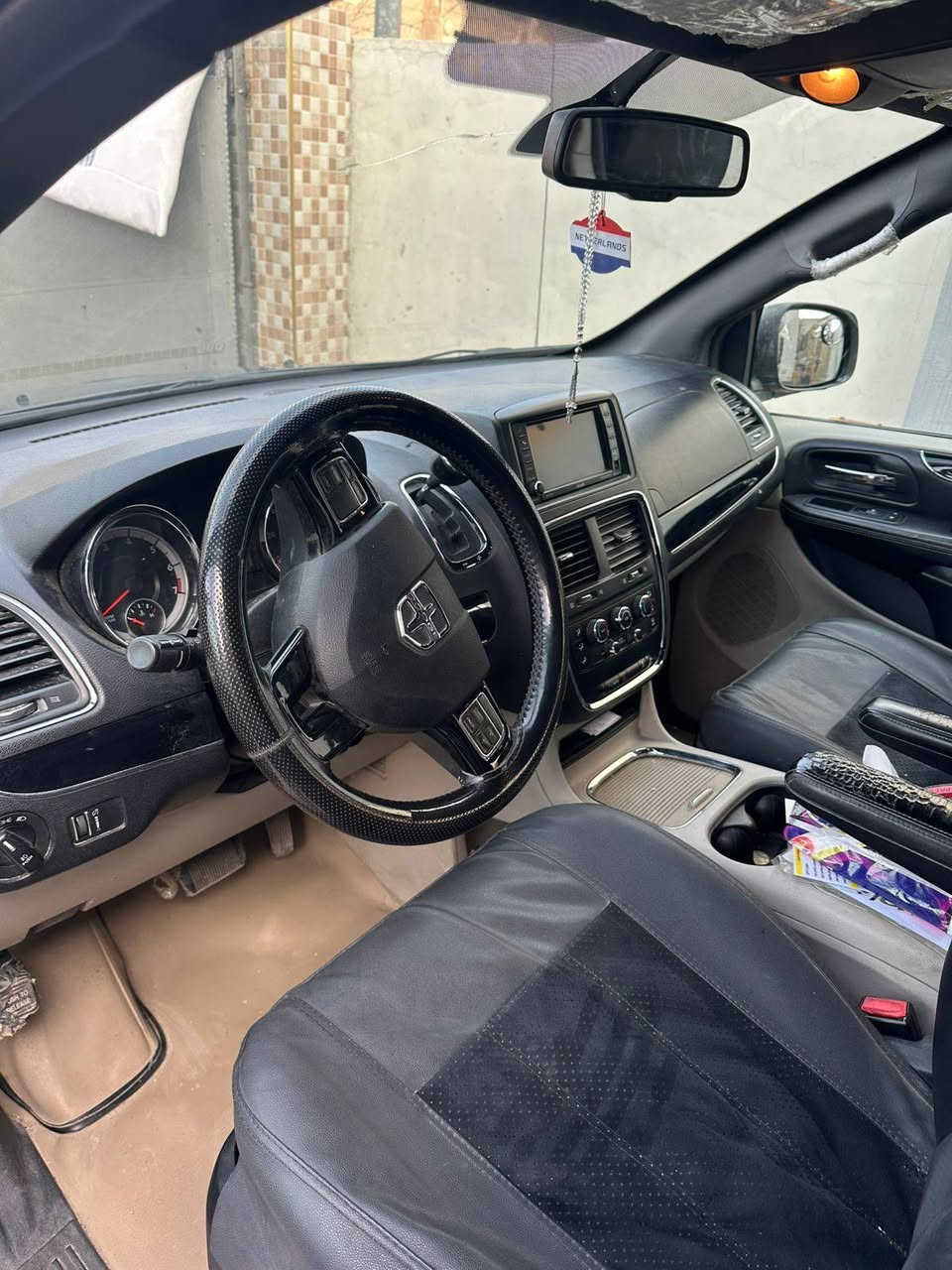 دوج كرفان17 فول مواصفات بدون صبغ ولاضرر  كير محرك كفاله كشنات جلد ابواب  كهربائي جنط شفط *********** السياره موجوده بل دهوك  سعر 180بيه مجال شويه
