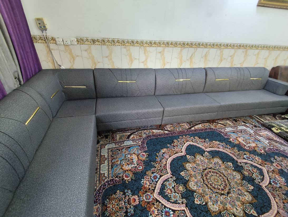 للبيع 🛋️✨
🏠 تخم قنفات ديوان 11 مقعد أصلي وثكيل
💪 شغل ممتاز وجودة عالية 👌

🎨 اللون: رصاصي غامق 
🧵 القماش: كتان  أجود أنواع الأقمشة 🪡
🧼 نسبة النظافة: 100% نظيف ومضمون ✅

💰 السعر: 375 ألف دينار
🤝 وبي مجال بسيط  للجادين

📍 بغداد – حي الجامعة، نهاية شارع المصرف قرب الجمعية
📞 للاستفسار: ***********
