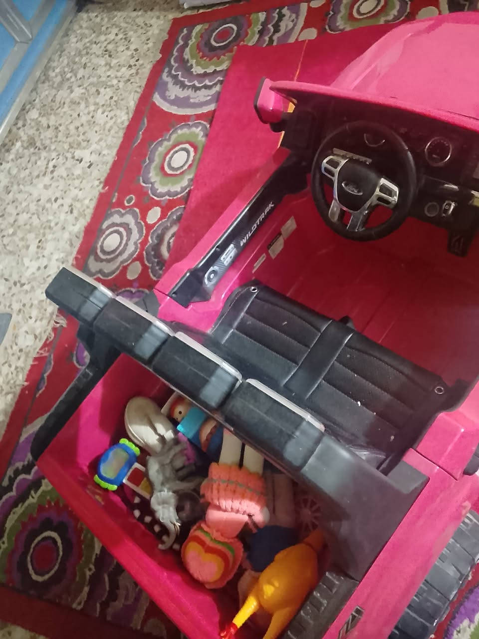 السلام عليكم
سيارة شحن مال اطفال 
 عدد مقاعد اثنين
جديدة نوعاً ما  
سعرها 200 وبيها مجال 
مكاني بغداد ـ شعب ـ سبع قصور 
للاتصال  ***********
