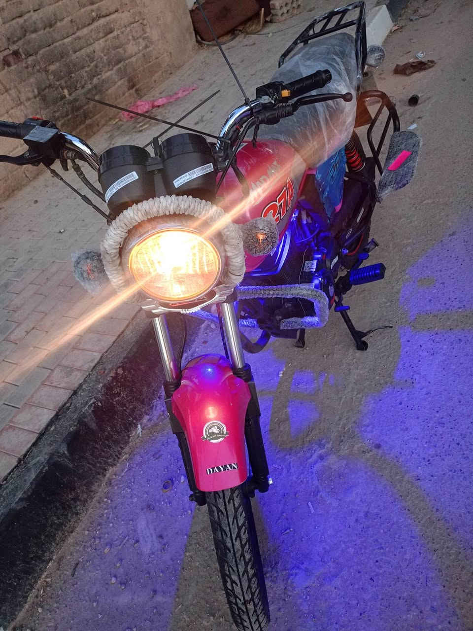 سلام عليكم دايون مديل 2026 زيرو بعدها ع سحك مكينه 200 كتابه حمره سويج سجينه اوراق سكنر مال شركه دراجه كامله مكمله من كلشي دراجه بيهه تراي يخبل الله شاهد سعر مليون 200 قفل اتصل ع رقم ***********
