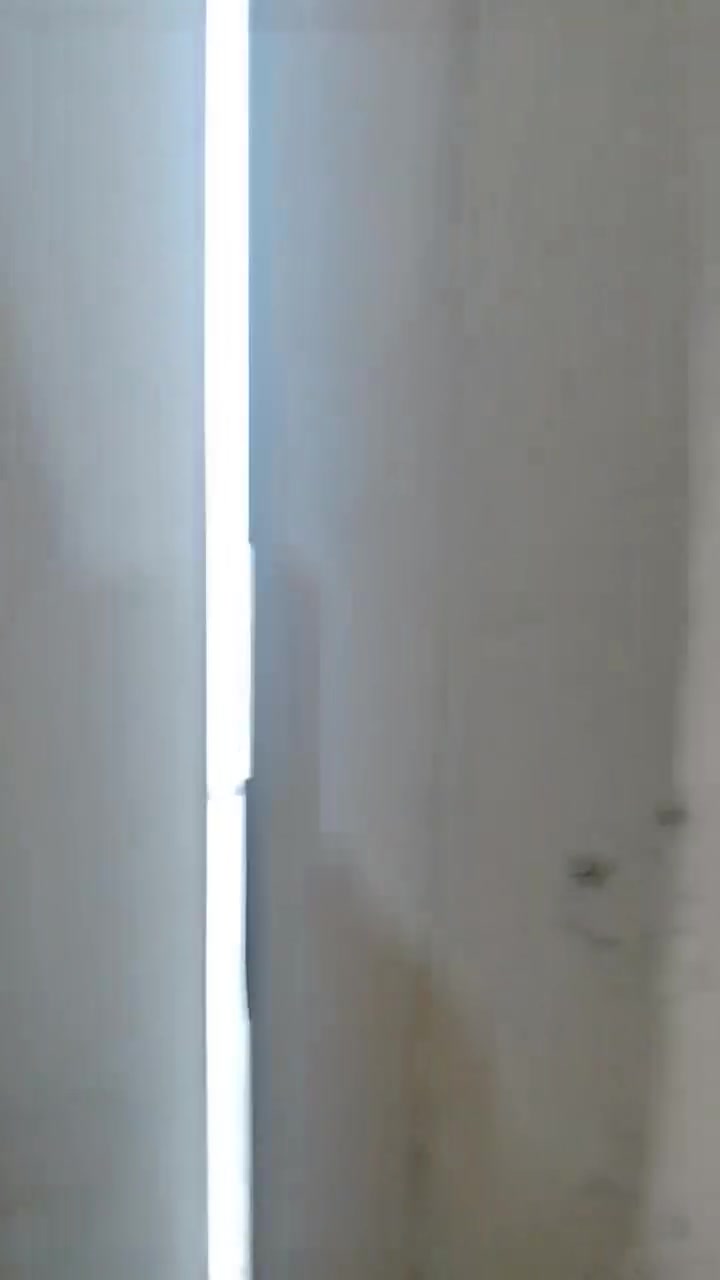 يا الله السلام عليكم بيت للبيع المساحه ١٠٠ متر البراكيه شارع المطار القديم قريب لشارع بناء بلوك سقف اعكاده البيت يحتوي على غرفه صاله مطبخ استقبال صحيات داخلي وخارجي السعر ٢٧ مليون معه المجال الاستفسار على الرقم ***********
