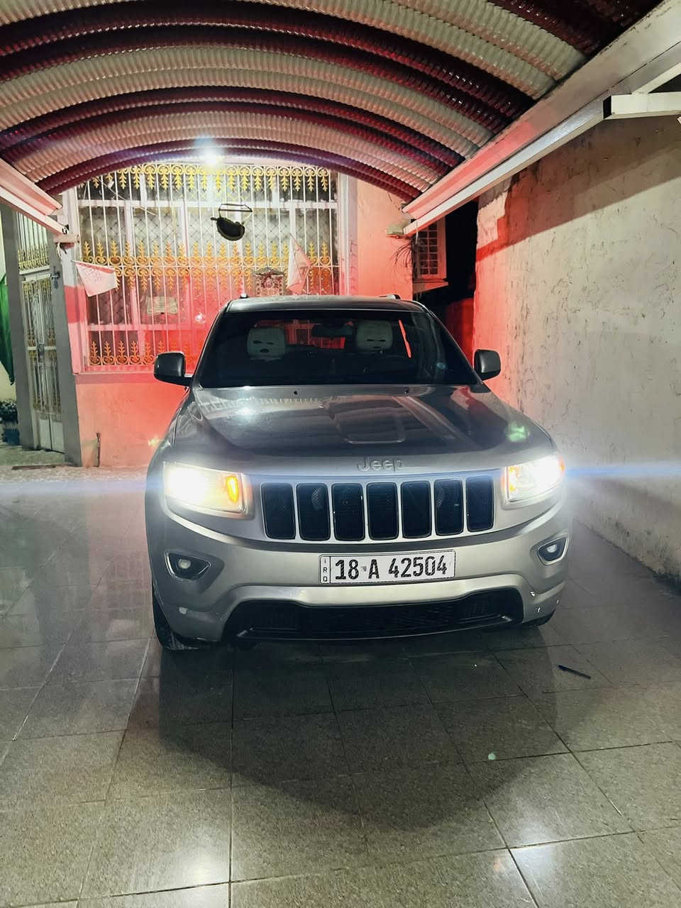 سلام عليكم عندي جيب البيع موديل 2016 امريكي حادثه بس جاملغ وبنيد كلير سعره 180وبيه مجال للشراي مكان السياره حله حي نادر  رقم ***********
