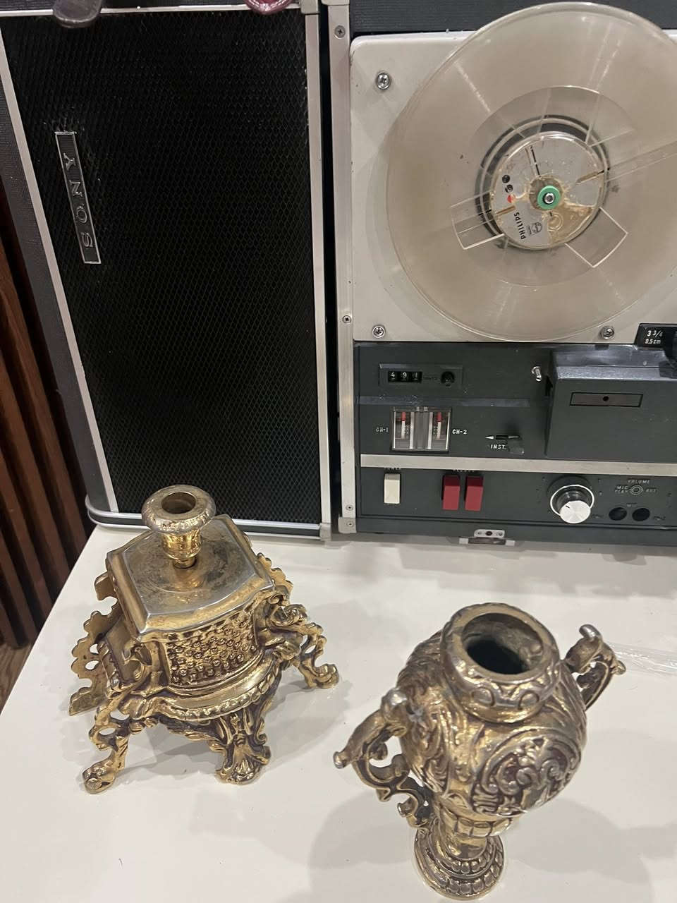 أغراض للبيع معا تخم شمعدان مختو م إيطالي نحاس مح مسجلات  شغالات وفديوهات  عدد 2  ورايزن شغال بدون سماعات ومسجل ياباني هم بدون سماعات اتصال ***********
