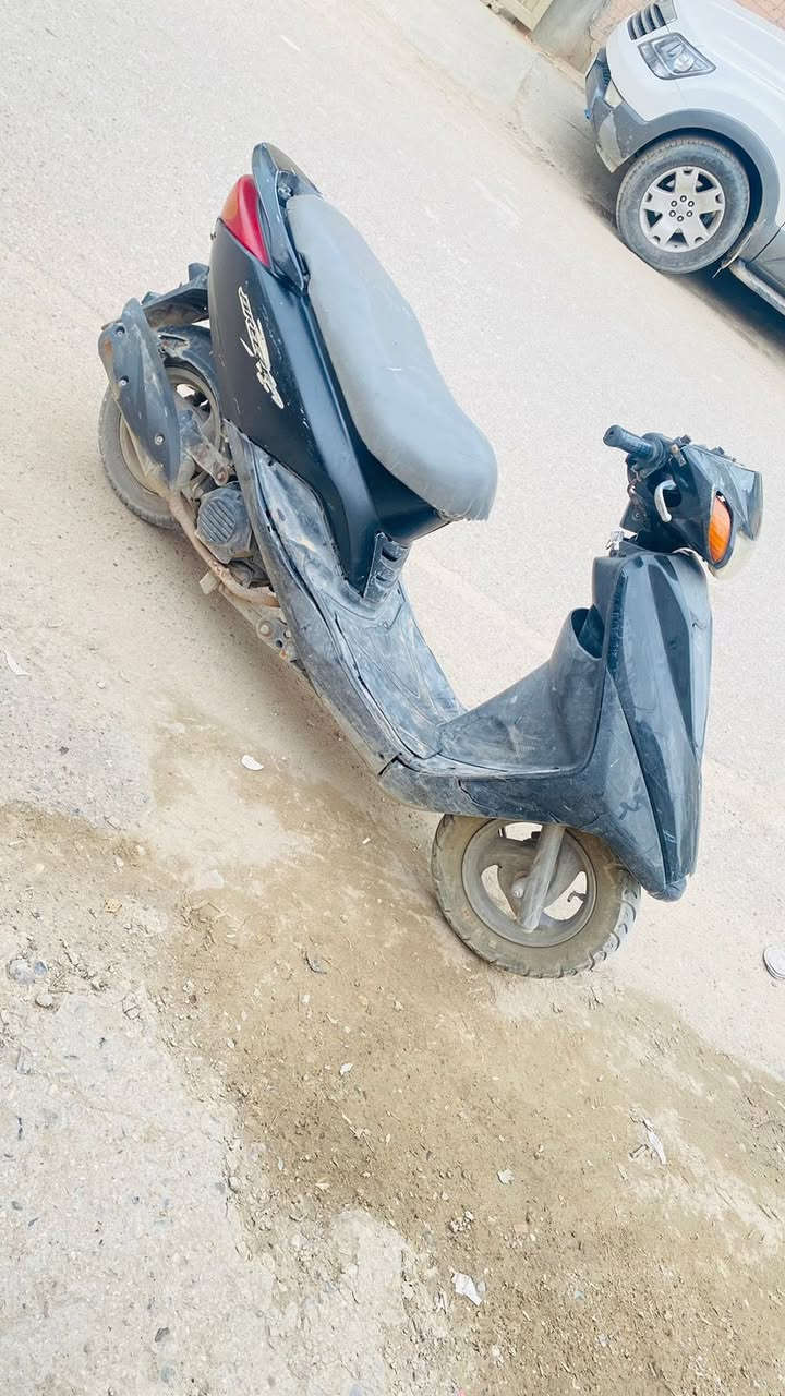 دراجه بريز   تشتغل هندر اوراق الدراجه موجوده للبيع السعر 300 
بغداد بلديات
 ‭0770 586 7649‬
