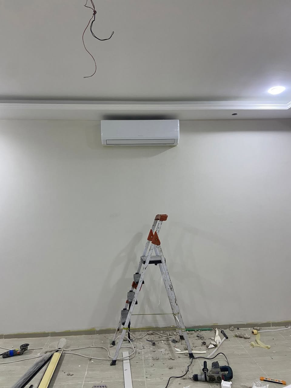 ️🔥 عروض شهر شباط من فرح لخدمات التبريد والكهربائيات 🌸
بداية شهر جديد… وراحة تدوم وياكم صيف وشتا 🌬️❄️  

خبرة ✨ التزام ✨ شغل نظيف يرضيكم  

🔔 عرض خاص لشهر شباط فقط  

🎁 خصم 20% عند تنصيب أكثر من سبلت واحد  

📞 للاستفسار: ***********  

⸻  

🔧 خدماتنا خلال عروض شهر شباط:  

• تنصيب جميع أنواع السبالت  

(سبلت – هايبرد – انفيرتر)  

• صيانة الأعطال + تنظيف وتعقيم داخلي وخارجي  

• سحب وشحن غاز بجميع أنواعه  

• تبديل كمبريسر – معالجة تسريب  

• تنظيم السواقي والأسلاك بشكل أنيق  

• إعادة تنصيب السبلت عند النقل أو السكن الجديد  

• تنصيب سخانات كهربائية  

• أعمال كهربائيات بسيطة  

• نقاط تنظيف البيوت من الأتربة  

• شغل مرتب بدون فوضى  

🌸 وبلمسة أنثوية منظمة  

⸻  

📍 مناطق العمل ضمن عروض شهر شباط:  

• الحِلّة – كربلاء – الأنبار – الكوت  

(يشترط 4 سبالت وفوق)  

• بغداد  

الكرخ – الرصافة (مباشر بدون شرط)  

⸻  

⏰ نلتزم بالمواعيد  

نوصل بنفس الوقت المحدد ✔️  

احترام كامل للزبون وللبيت  

وشغل مضمون 100%  

⸻  

💗 مبادرة فرح الإنسانية – مستمرة بشهر شباط  

“بقدر المستطاع” نساعد العوائل المتعفّفة  

بتنصيب السبالت بأسعار رمزية أو مجاناً حسب الحالة الإنسانية  

⸻  

✨ متواجدين 24 ساعة  

بأي وقت تحتاجونا نجيكم ✨  

📲 للحجز والتواصل (اتصال / واتساب):  

***********  

***********  

🌟 فرح لخدمات التبريد والكهربائيات  

ثقة… راحة… أمان ب
