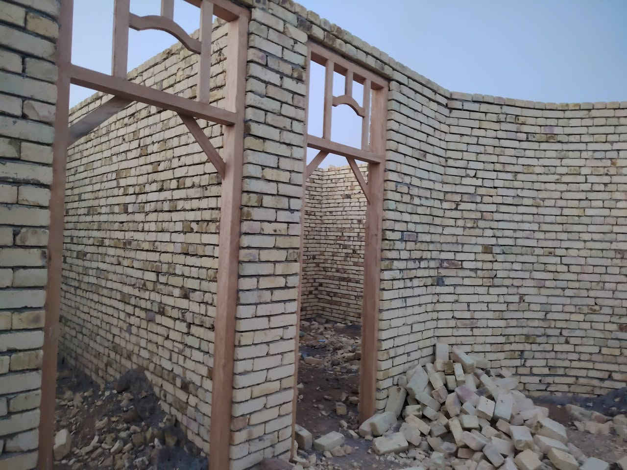 سلام عليكم بيت م200 بنهاوند الرابعه معامله كامله لتقيم تستلم البيت مفتاح للهيكل  ***********
