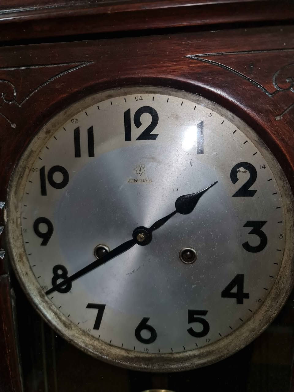 ساعه الماني بالتاج الملكي ملو حجم ضخم تدق كل ساعه ونص ساعه وتعمل بانتظام
ممنوع الفصال فضلا والسعر ماسينجر فقط 
1000 / 10 القاهرة, مصر


**إذا كنت صاحب هذا الإعلان وتريد حذفه لأي سبب، رجاءا أرسل رسالة إلى الدعم الفني**