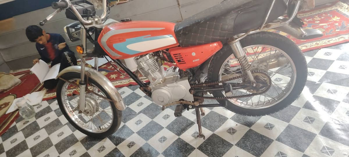 دراجه ايرانيه لببيع السعر 750الف وبيها مجال للشراي مكانه ميسان حي الشرطه الدراجه اوراق كامله  ***********
