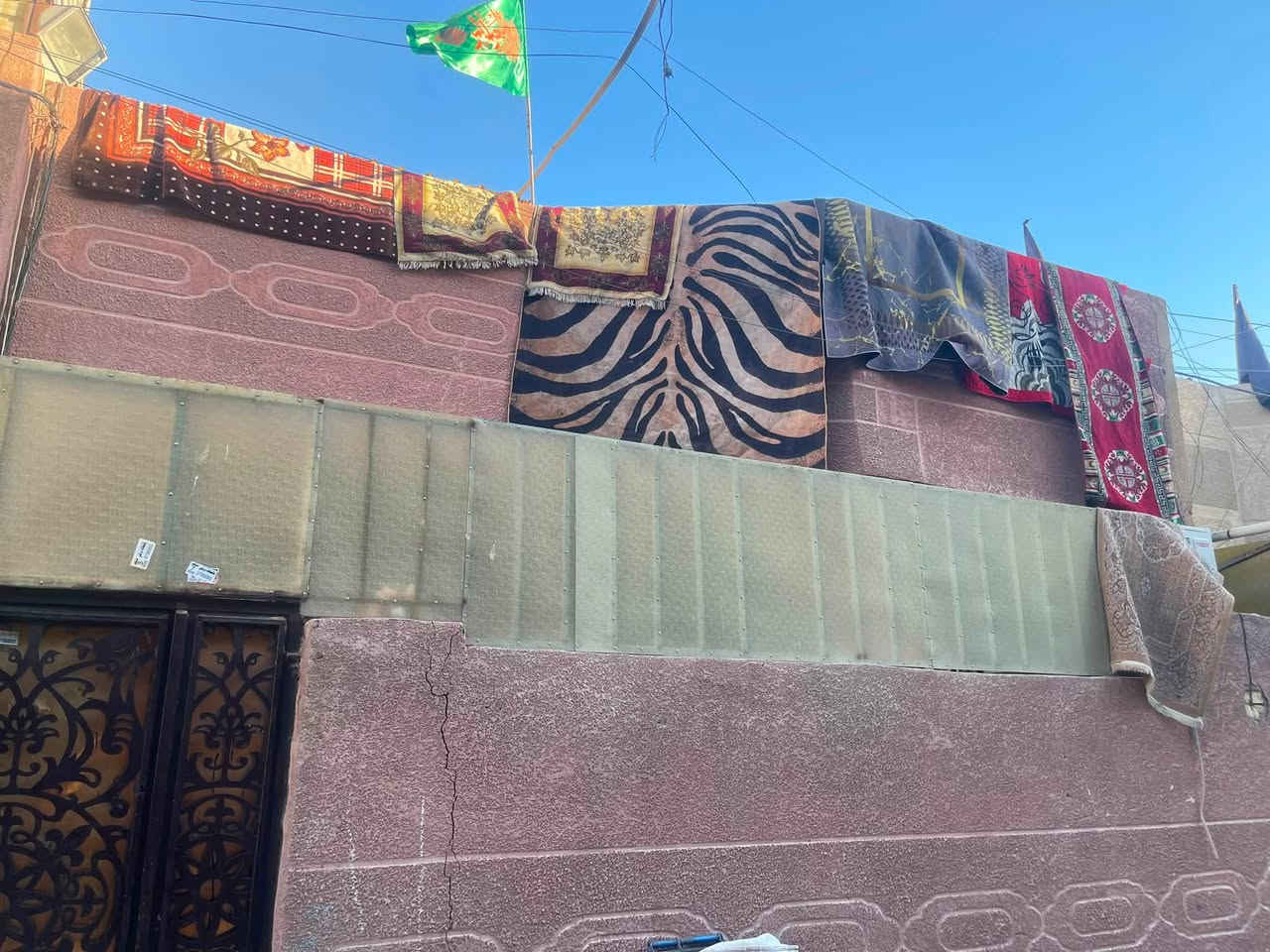 بيت مساحه 100متر قطاع السادس قرب سكله حيدر التميمي الاتصال عله رقم    ***********
بل قرب من السوك ول مستشفى

