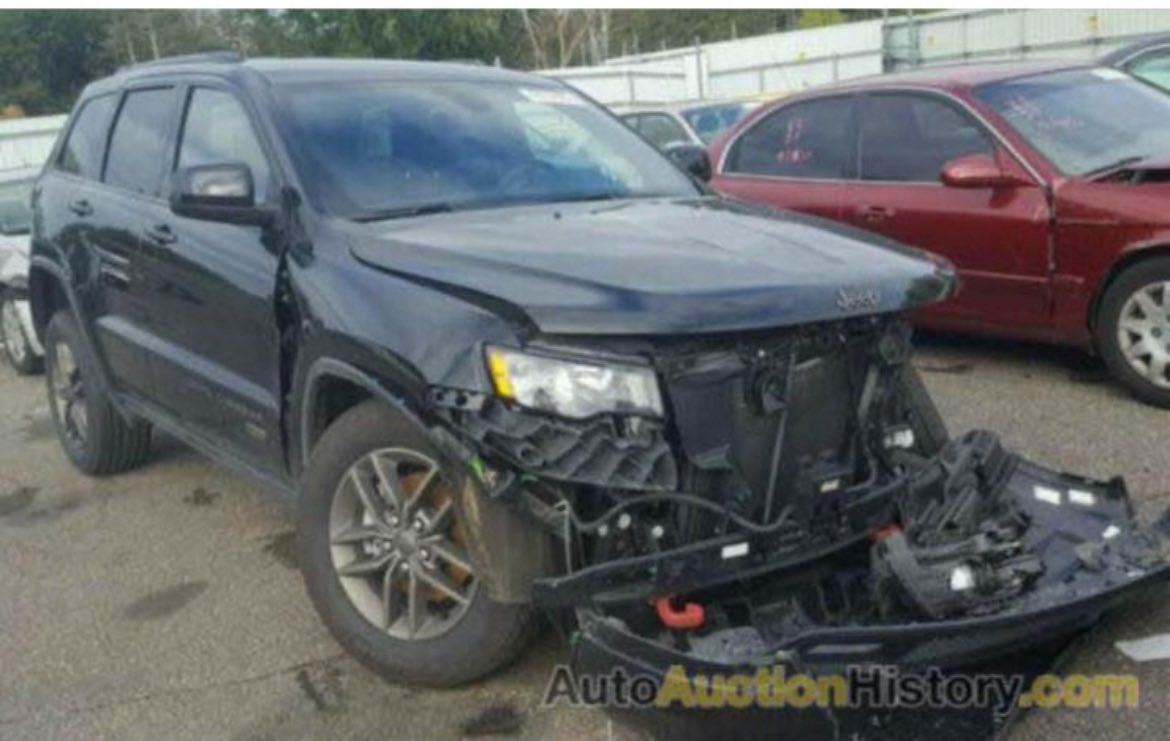 سلام عليكم
للبيع جيب موديل 2016
حادث موضح بصور 
سيارة ماشية 100
حدادية جديدة 
تايرات جدد 
دواخل نضيفة 
كشر نضيف 
مضلله بل كامل سيارة مكينة كير حدادية تخم تاير شلعة بيها خير من الله 
معروضة 200وبيها مجال
مكان كوت
سيارة مابيها اي نقص مال جناي ماذب عليها ربع دينار وبل عافية عل ياخذها


**إذا كنت صاحب هذا الإعلان وتريد حذفه لأي سبب، رجاءا أرسل رسالة إلى الدعم الفني**