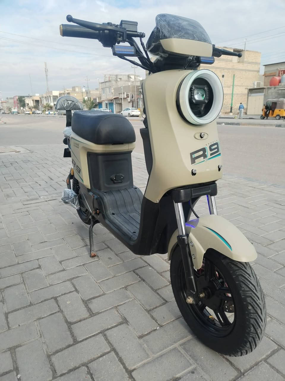 دراجة شحن R9مديل 2026بطاريات دبل كبار 32 غراضها كاملة عنوان البصرة القبله 
***********
